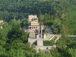 паметникът асеневци